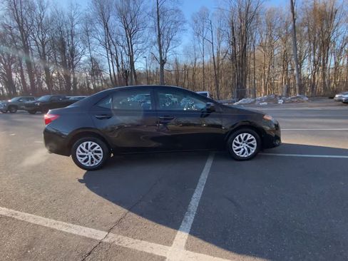 Used 2018 Toyota Corolla LE image 15