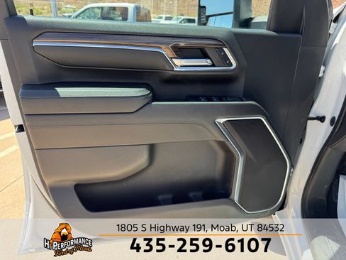 Used 2024 Chevrolet Silverado 2500 LT AWD/4WD image 15