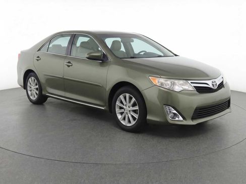 Used 2013 Toyota Camry XLE w/ Leather Pkg FWD image 3