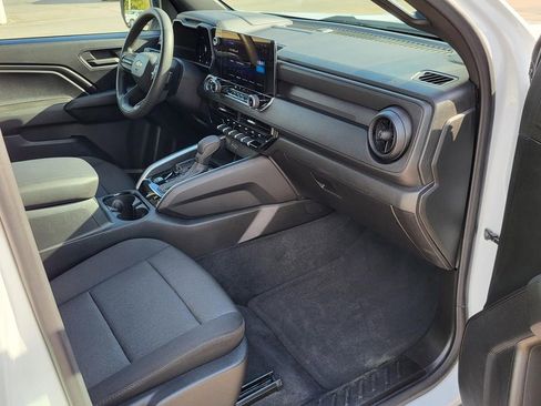 Used 2024 Chevrolet Colorado W/T w/ Technology Package image 9