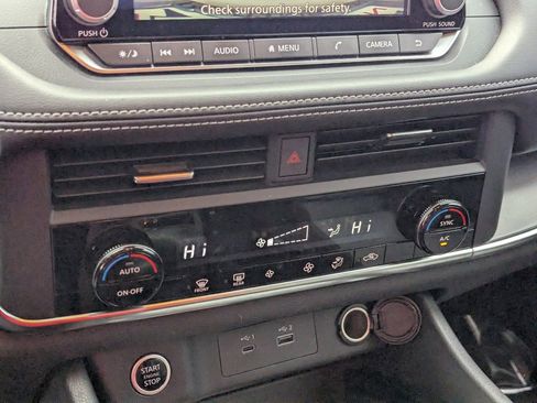 Certified 2023 Nissan Rogue SV image 25