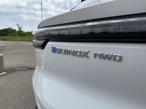 Used 2024 Chevrolet Equinox EV LT AWD/4WD image 8