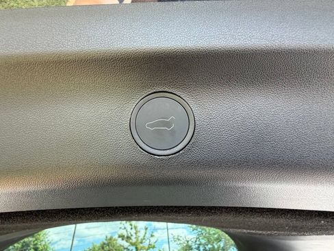 Used 2024 Tesla Model Y Long Range AWD/4WD image 29