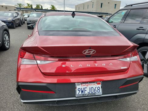 Used 2025 Hyundai Elantra Hybrid FWD image 4