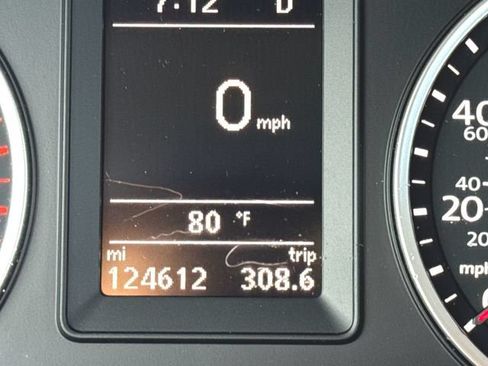 Used 2017 Volkswagen Tiguan S AWD/4WD image 12