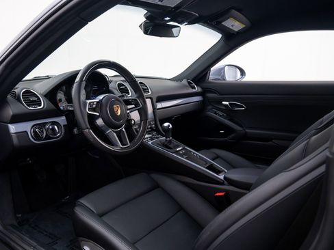 Certified 2024 Porsche 718 Cayman image 4