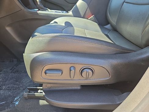 Used 2022 Chevrolet Equinox Premier FWD image 26
