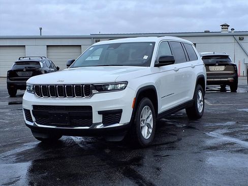Used 2023 Jeep Grand Cherokee L Laredo image 2
