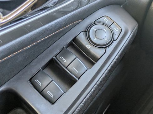 Used 2020 Chevrolet Traverse LT w/ LT Premium Package image 25