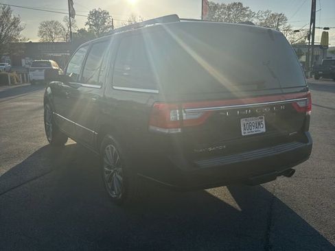 Used 2016 Lincoln Navigator Select image 5