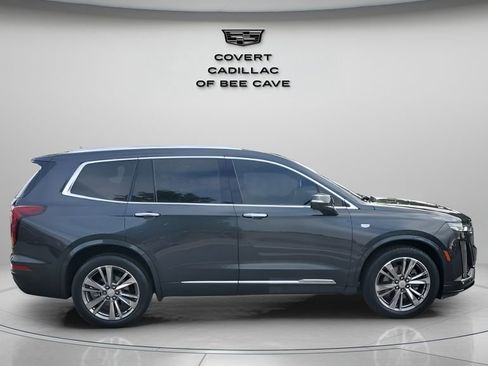 Used 2022 Cadillac XT6 Premium Luxury image 11