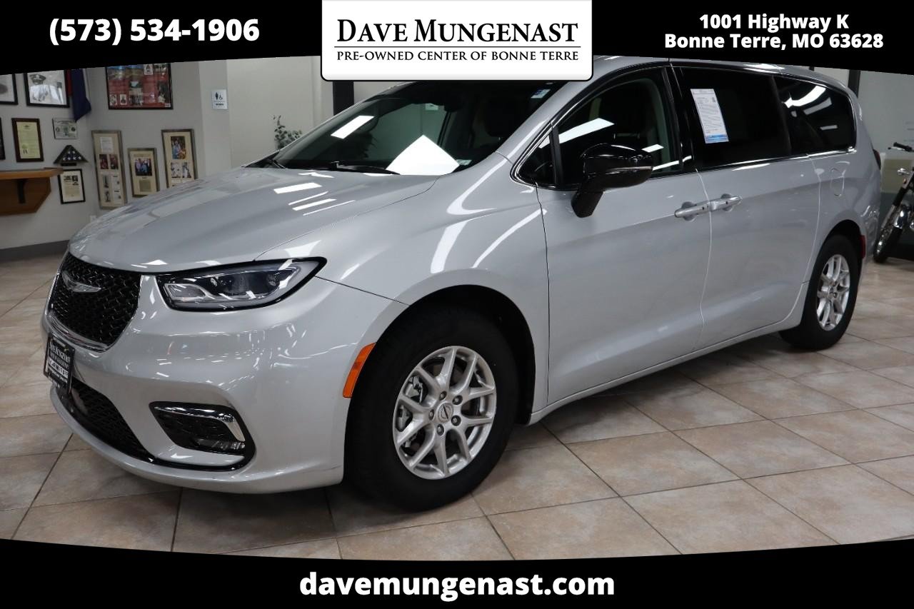 Used 2024 Chrysler Pacifica Touring-L FWD image 1