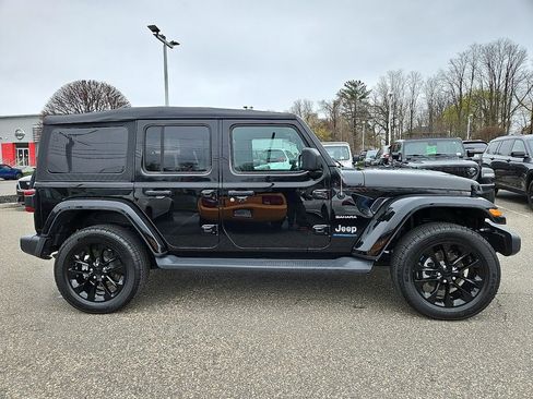 Used 2023 Jeep Wrangler Unlimited Sahara w/ Cold Weather Group image 9