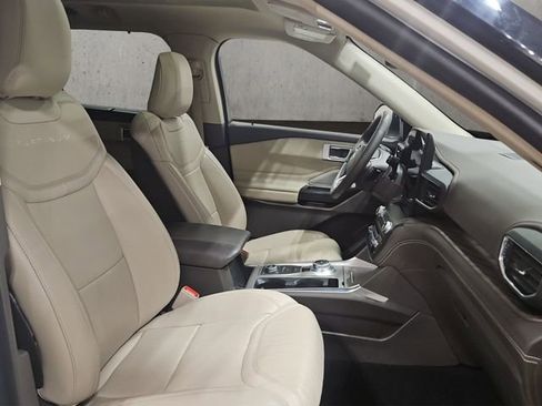 Used 2020 Ford Explorer Platinum w/ Premium Technology Package image 20