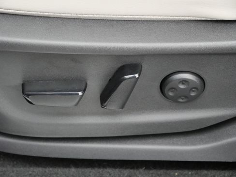 Used 2023 Nissan Ariya AWD image 20