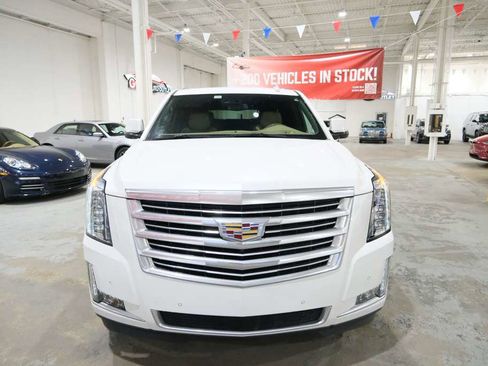 Used 2020 Cadillac Escalade ESV Platinum AWD/4WD image 3