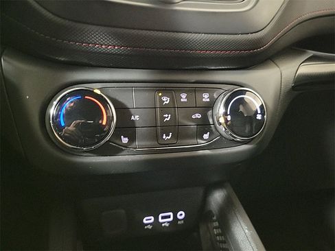 Used 2023 Chevrolet TrailBlazer RS image 19