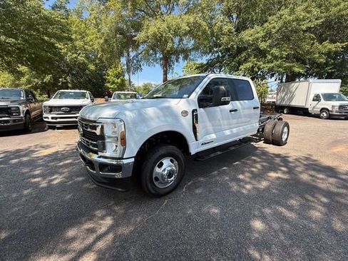 New 2025 Ford F350 XL w/ XL Chrome Package image 2