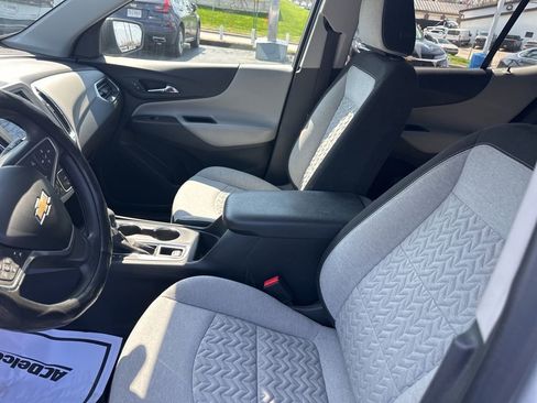 Used 2022 Chevrolet Equinox LS w/ LS Convenience Package image 9