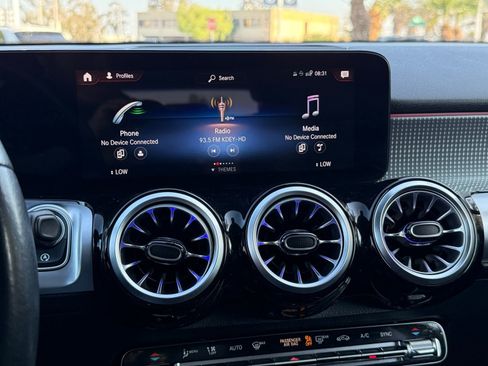 Used 2022 Mercedes-Benz GLB 250 4MATIC image 28