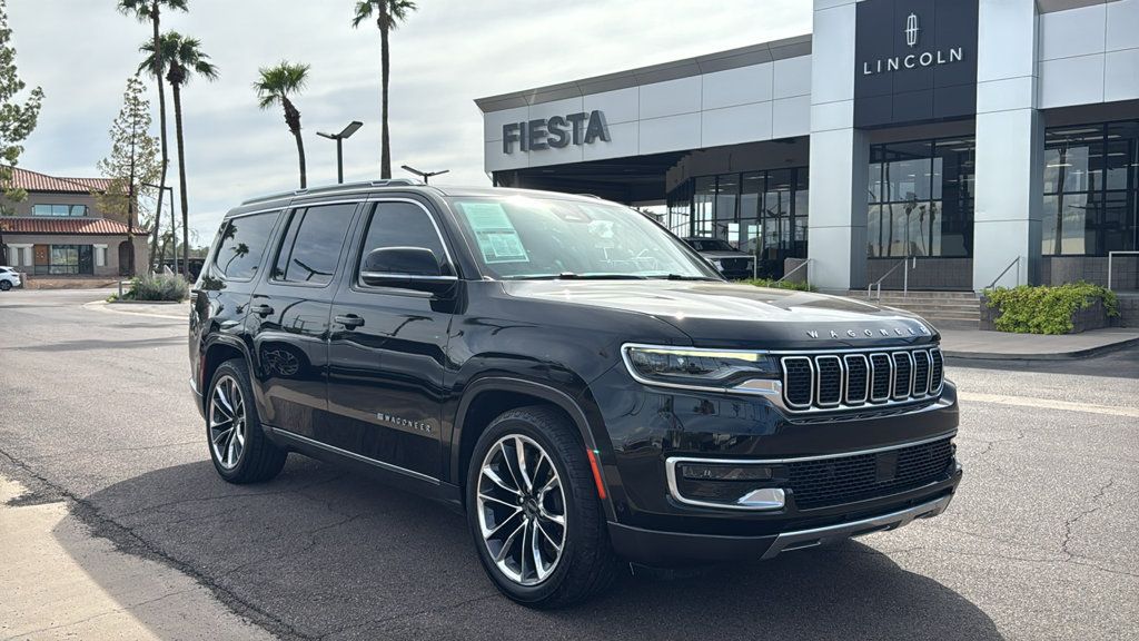Used 2022 Jeep Wagoneer Series III w/ Premium Group I AWD/4WD image 2