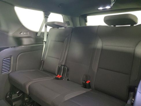 New 2026 Chevrolet Suburban LS image 14