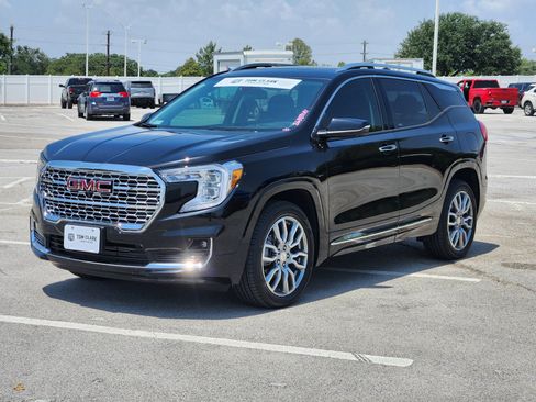 Used 2024 GMC Terrain Denali w/ Denali Premium Package AWD/4WD image 2
