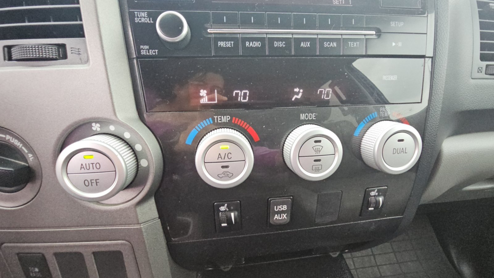 Used 2013 Toyota Tundra Limited AWD/4WD image 17