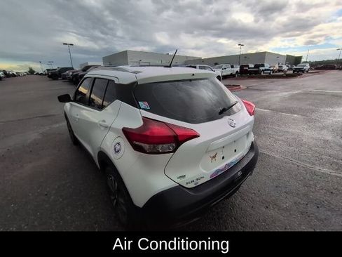 Used 2019 Nissan Kicks SV FWD image 9