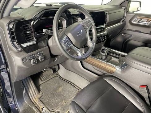 Used 2024 Chevrolet Silverado 1500 LT Trail Boss w/ LT Trail Boss Premium Package AWD/4WD image 3