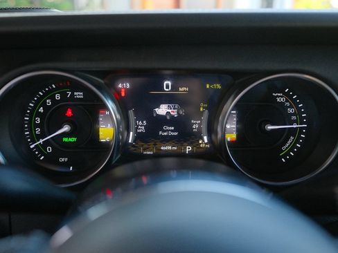 Used 2023 Jeep Wrangler Unlimited Sahara w/ Cold Weather Group AWD/4WD image 18