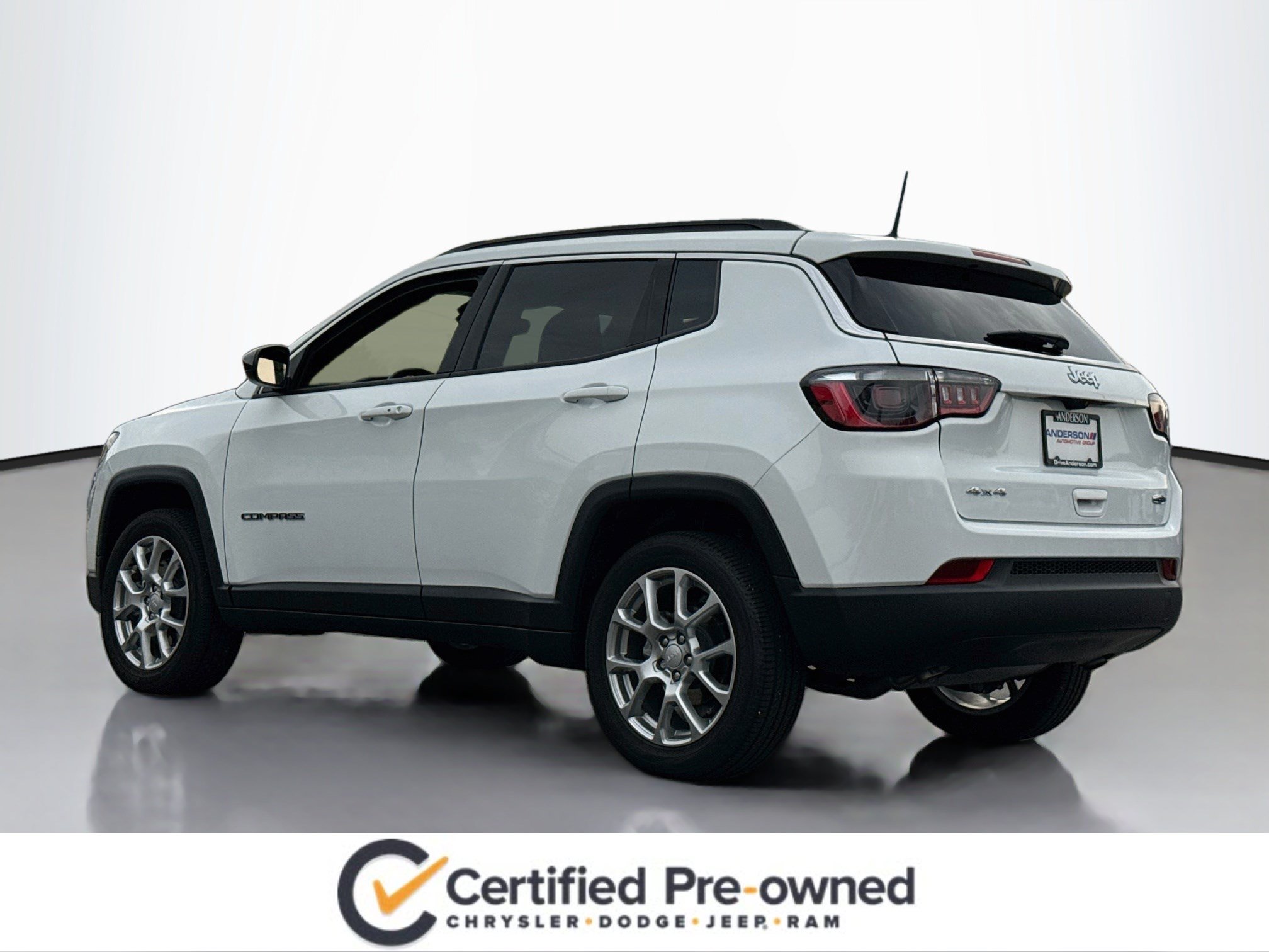 Used 2024 Jeep Compass Latitude AWD/4WD image 5
