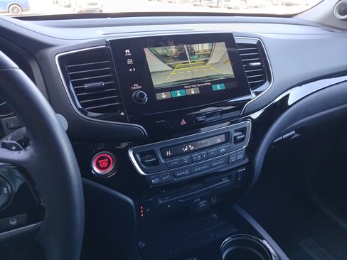 Used 2020 Honda Pilot Touring image 11