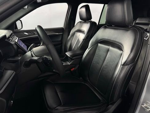 Used 2024 Jeep Grand Cherokee Limited image 12