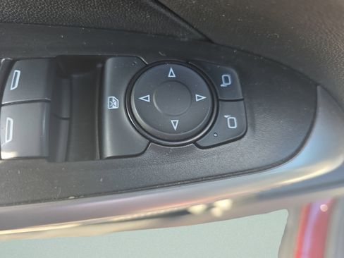 Used 2024 Chevrolet Trax RS w/ Sunroof Package image 16