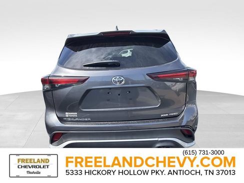 Used 2024 Toyota Highlander XSE AWD/4WD image 3
