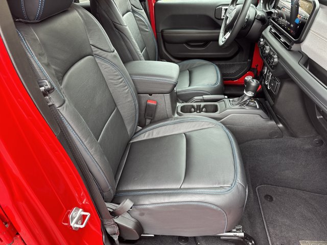 Certified 2025 Jeep Wrangler Unlimited Sahara w/ Safety Group AWD/4WD image 15