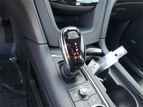 Used 2025 Cadillac XT5 Premium Luxury image 23