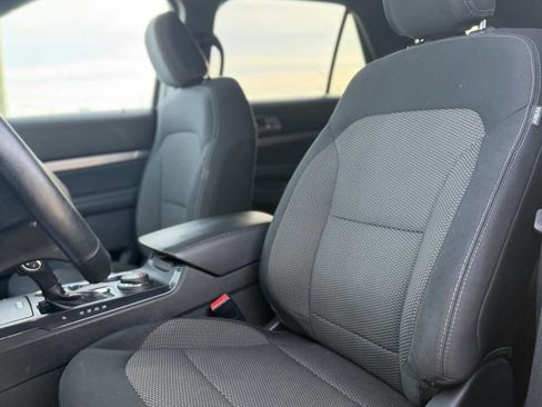 Used 2018 Ford Explorer XLT AWD/4WD image 11