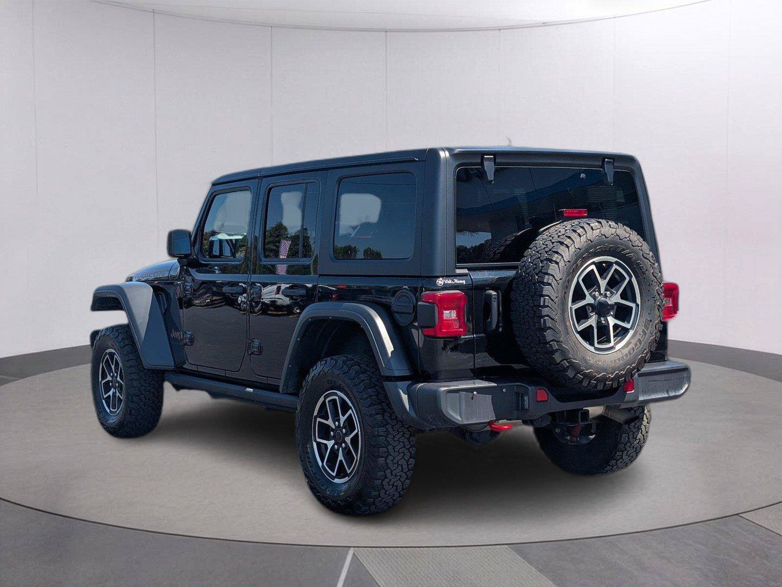 Used 2025 Jeep Wrangler Unlimited Rubicon AWD/4WD image 3