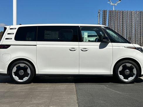 New 2025 Volkswagen ID. Buzz Pro S image 4