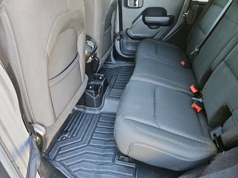 Used 2018 Jeep Wrangler Unlimited Sport S AWD/4WD image 31