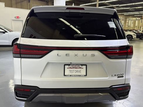 Used 2022 Lexus LX 600 4WD w/ Premium Package image 6