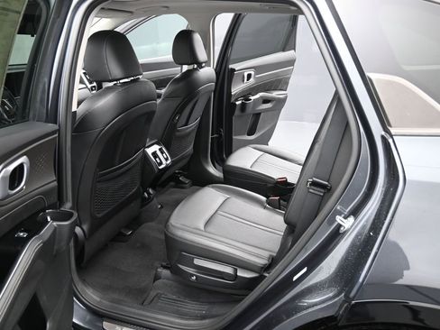 Used 2022 Kia Sorento SX image 17