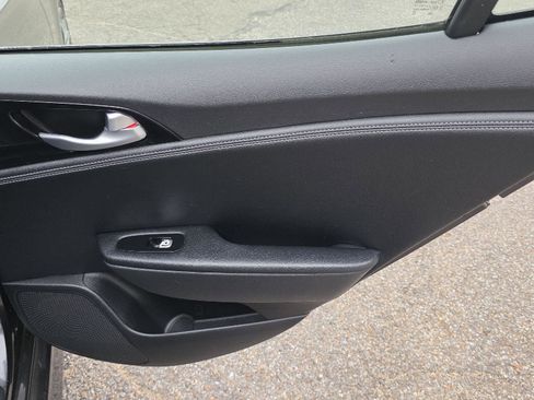 Used 2021 Kia Stinger GT-Line image 29