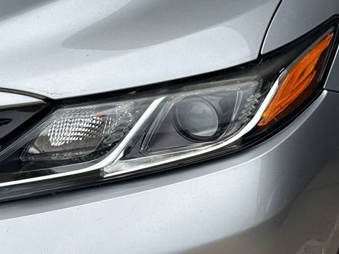 Used 2019 Toyota Camry LE FWD image 9