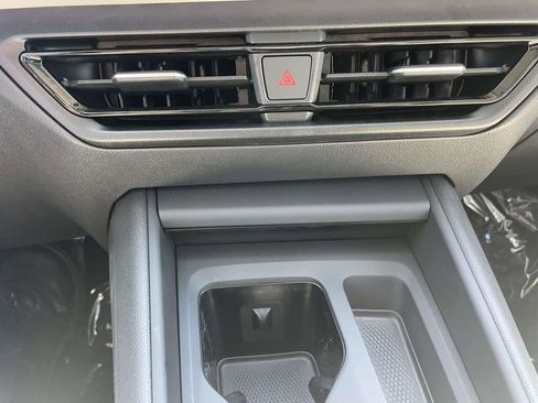 New 2026 Volkswagen Tiguan SE FWD image 28