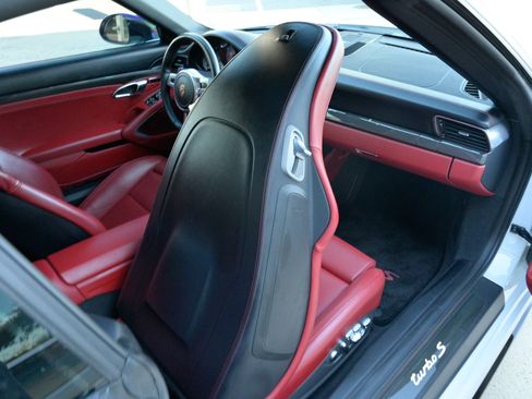 Used 2015 Porsche 911 Turbo S image 42