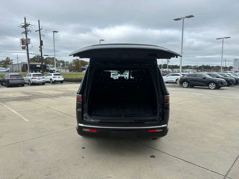 Used 2023 Jeep Wagoneer L Series II image 25