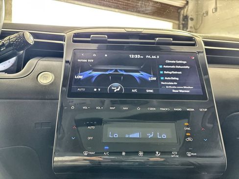 Used 2024 Hyundai Tucson Limited FWD image 17